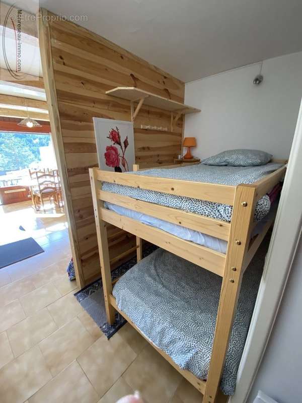 Appartement à GREOLIERES