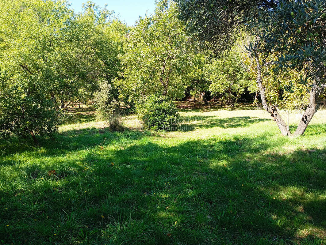 Terrain à ROUSSILLON