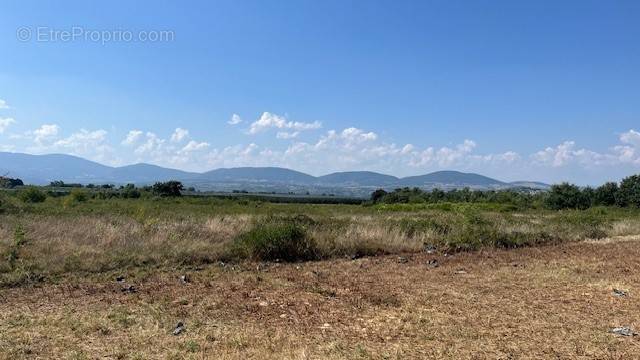 Terrain à AUBERIVES-SUR-VAREZE