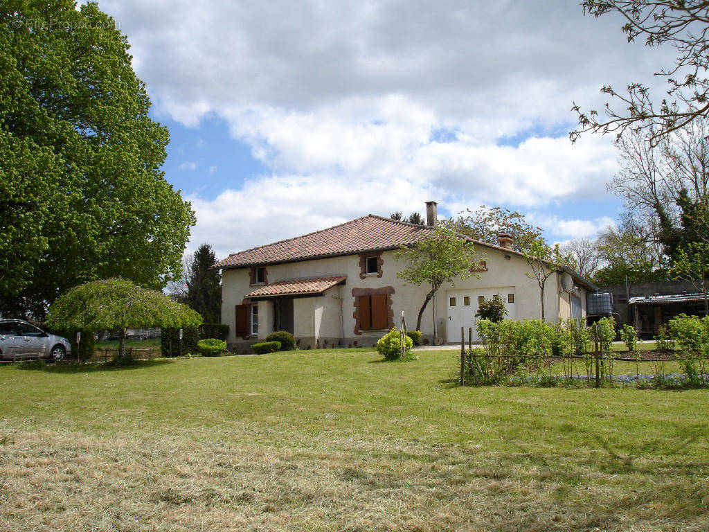 Maison à MONTEMBOEUF