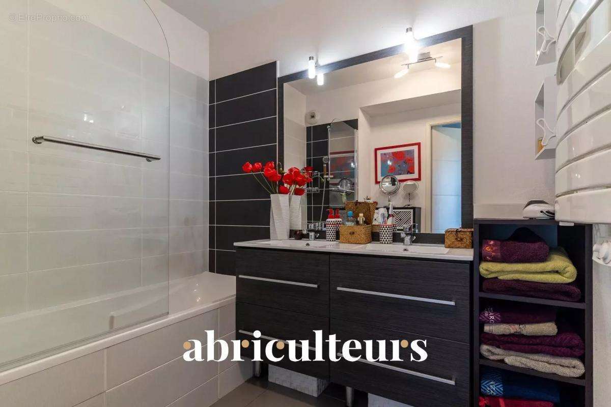 Appartement à MARSEILLE-9E