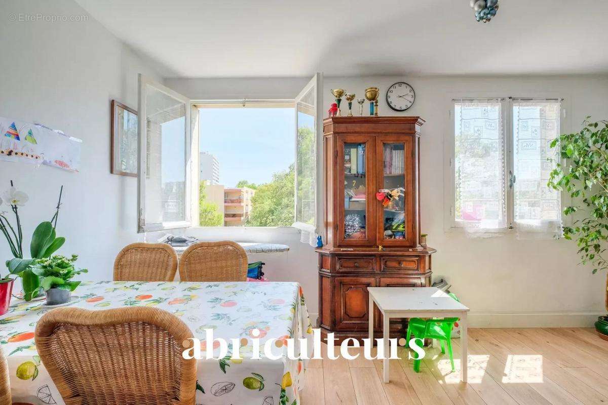 Appartement à MARSEILLE-9E