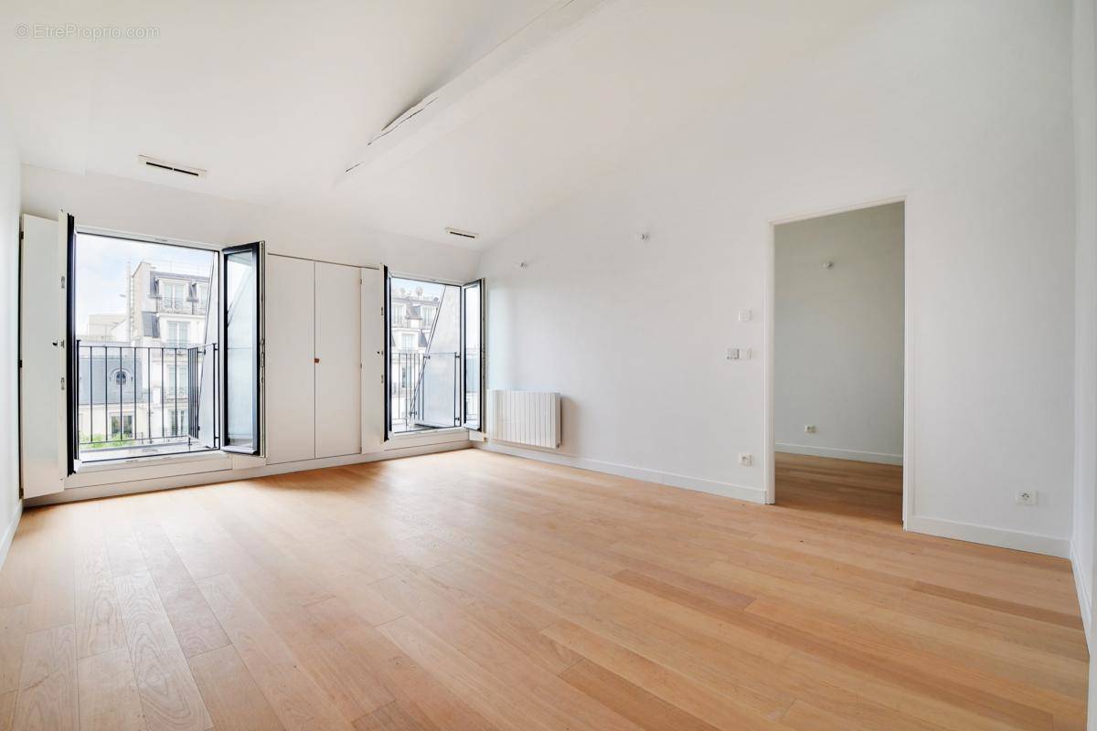 Appartement à PARIS-8E