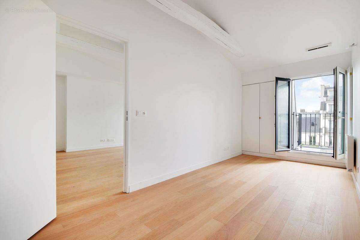 Appartement à PARIS-8E