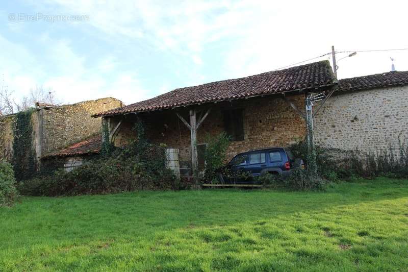 Maison à BIOUSSAC