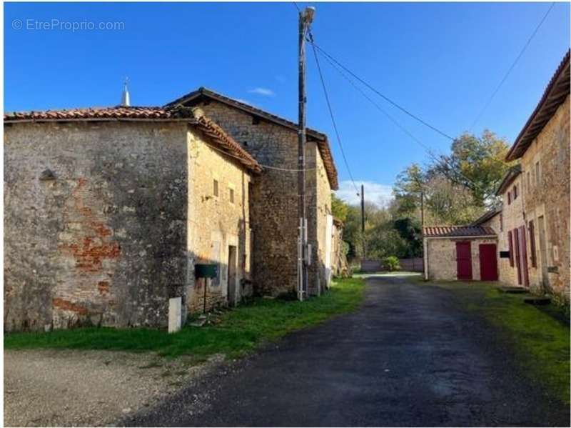 Maison à BIOUSSAC