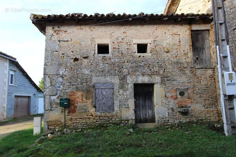 Maison à BIOUSSAC