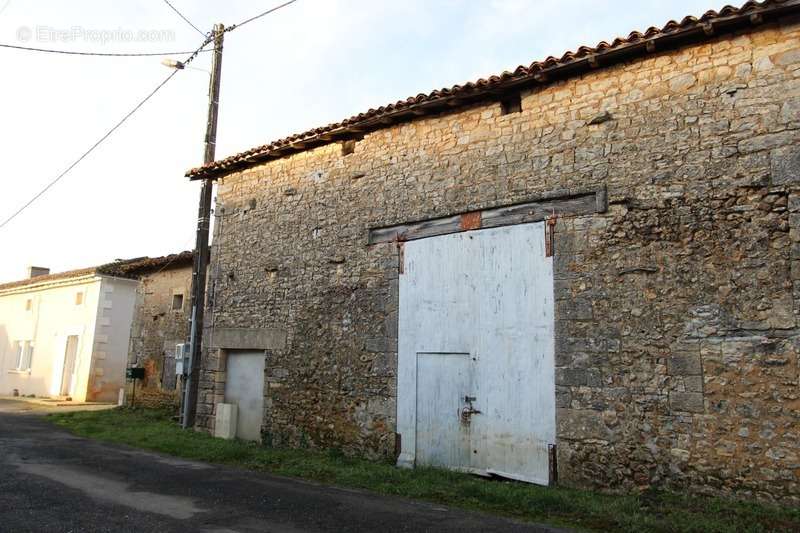 Maison à BIOUSSAC