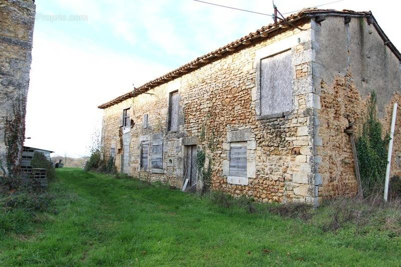 Maison à BIOUSSAC