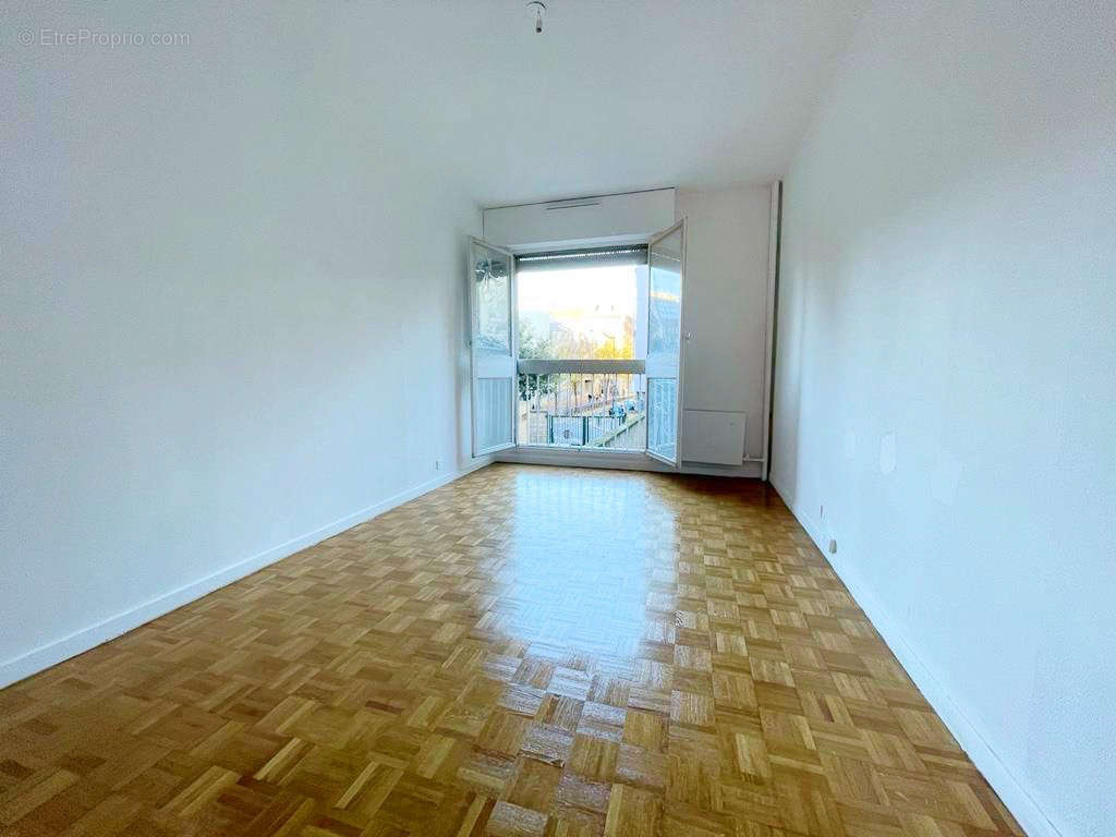 Appartement à PARIS-19E