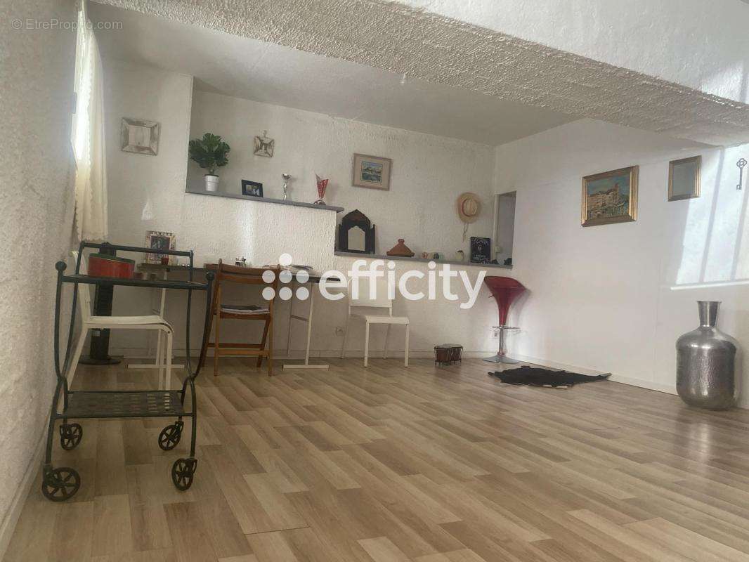 Appartement à MARSEILLE-4E