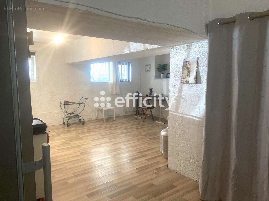 Appartement à MARSEILLE-4E