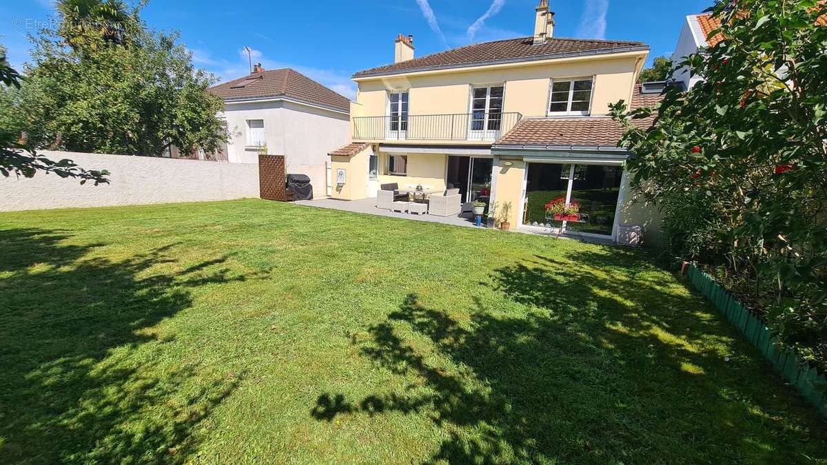 Maison à SAINT-SEBASTIEN-SUR-LOIRE