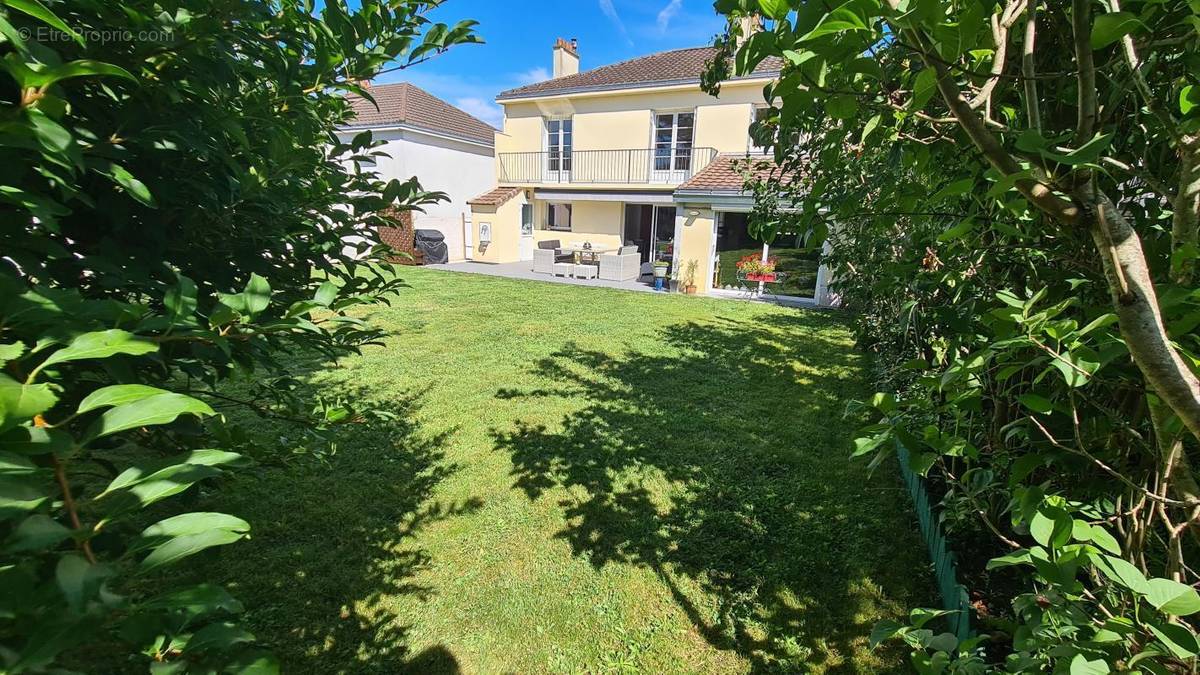 Maison à SAINT-SEBASTIEN-SUR-LOIRE