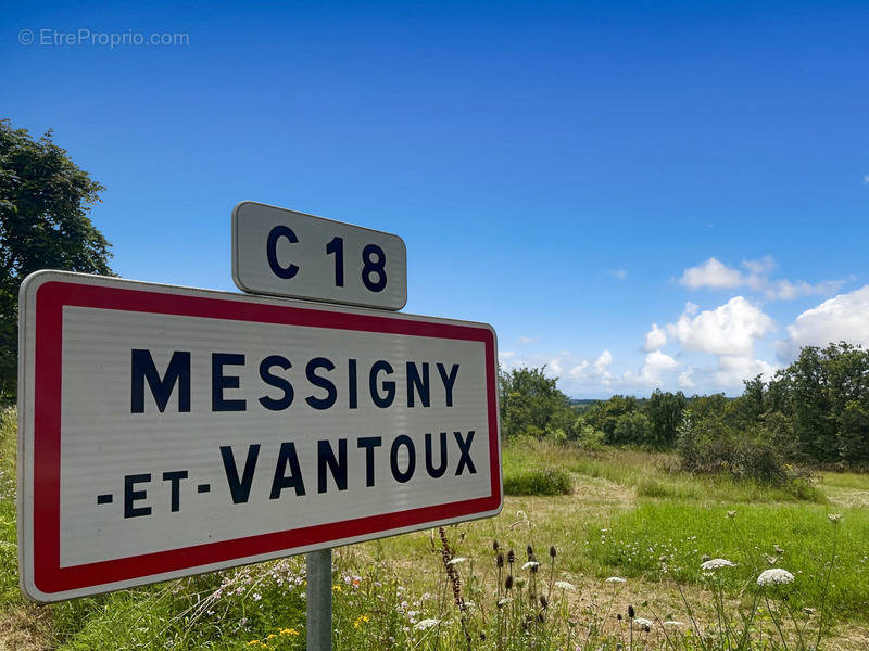 Terrain à MESSIGNY-ET-VANTOUX