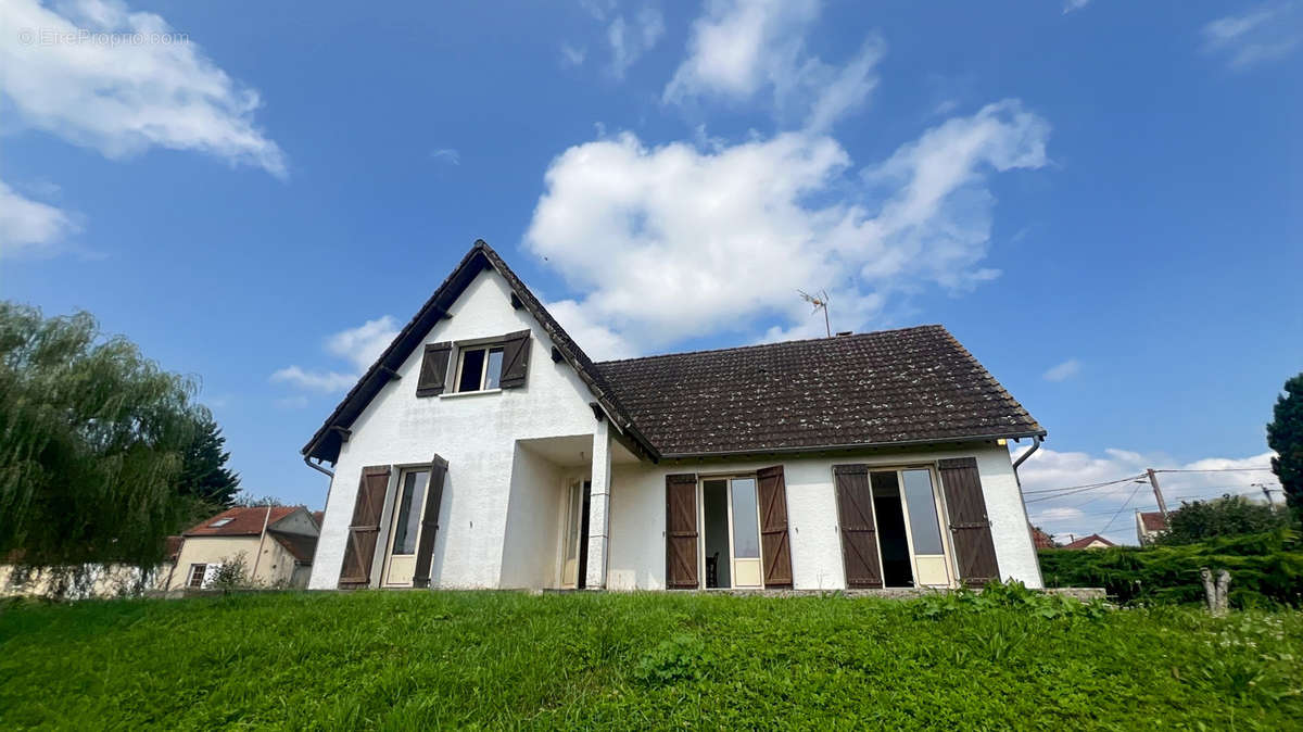 Maison à ANGELY