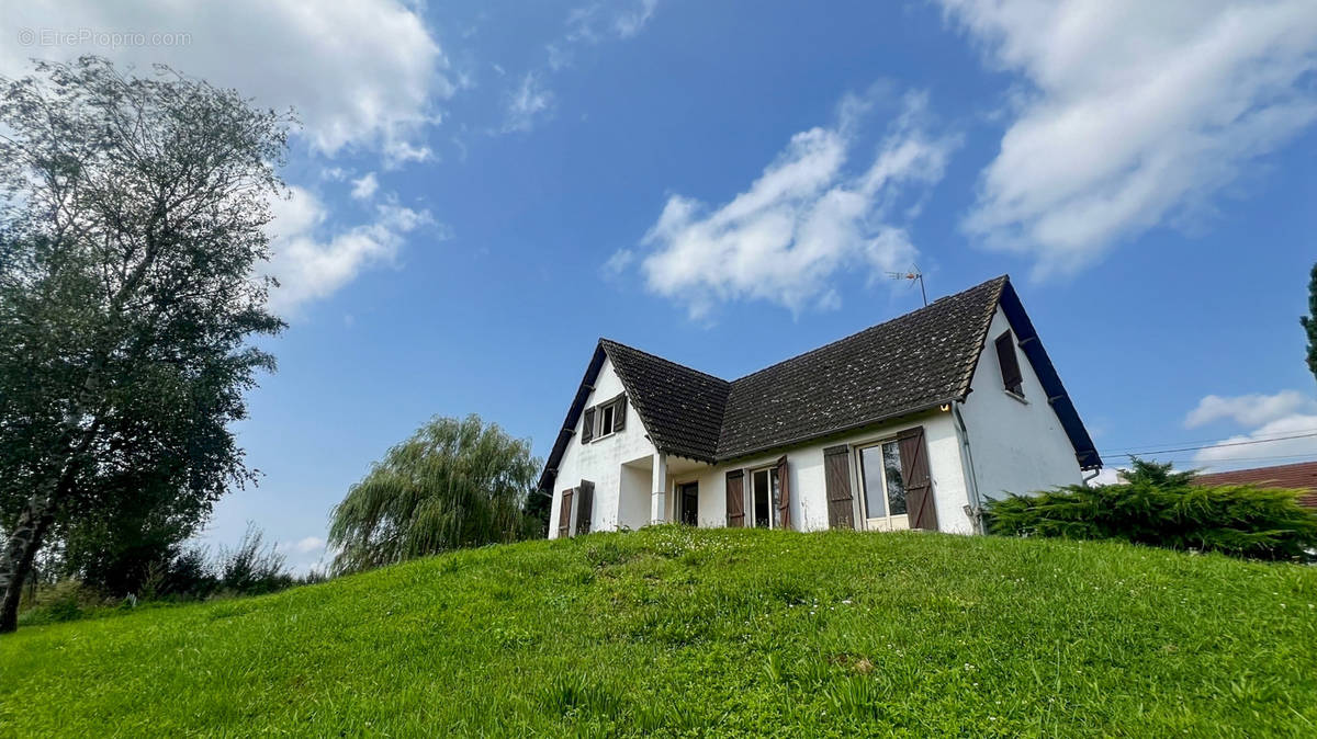 Maison à ANGELY