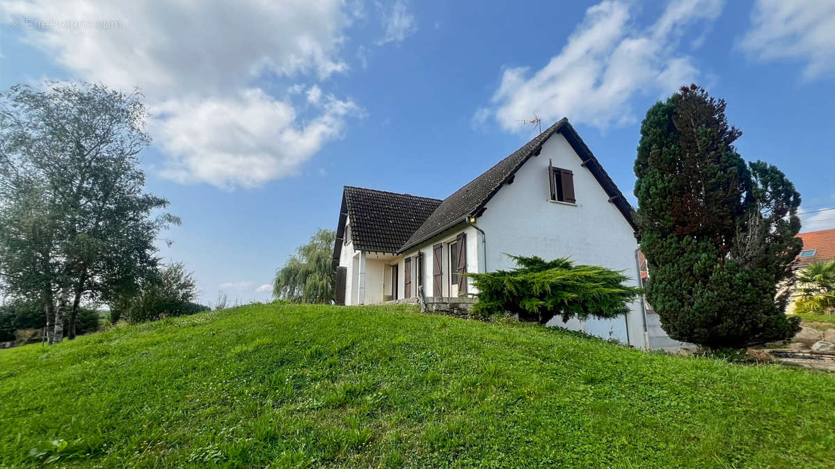 Maison à ANGELY