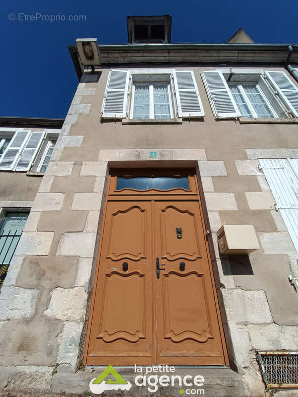 Appartement à SANCERGUES