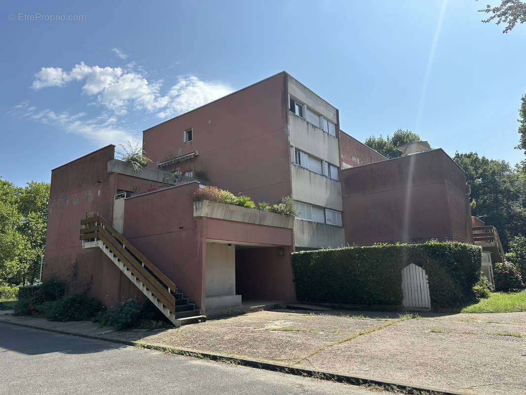 Appartement à VAUX-LE-PENIL