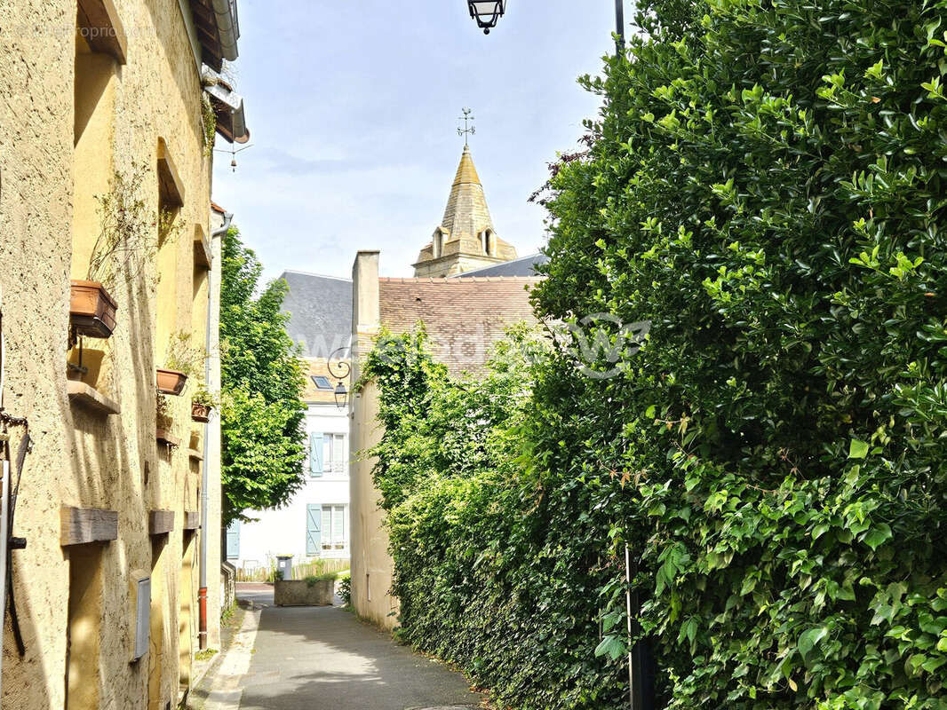 Maison à LE MESNIL-LE-ROI