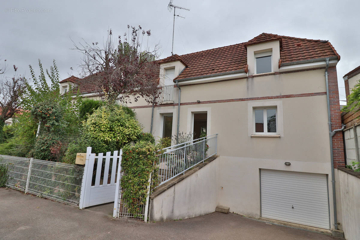 Maison à SAINT-ANDRE-LES-VERGERS