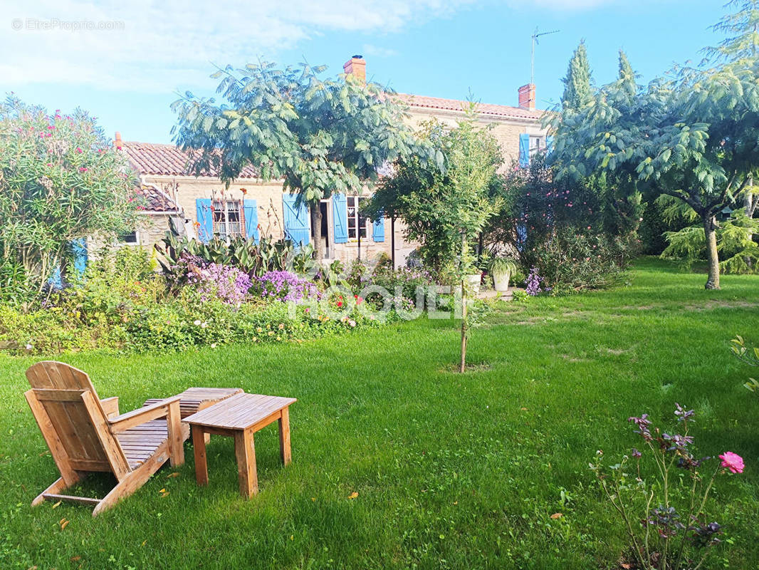 Maison à LE GUE-DE-VELLUIRE