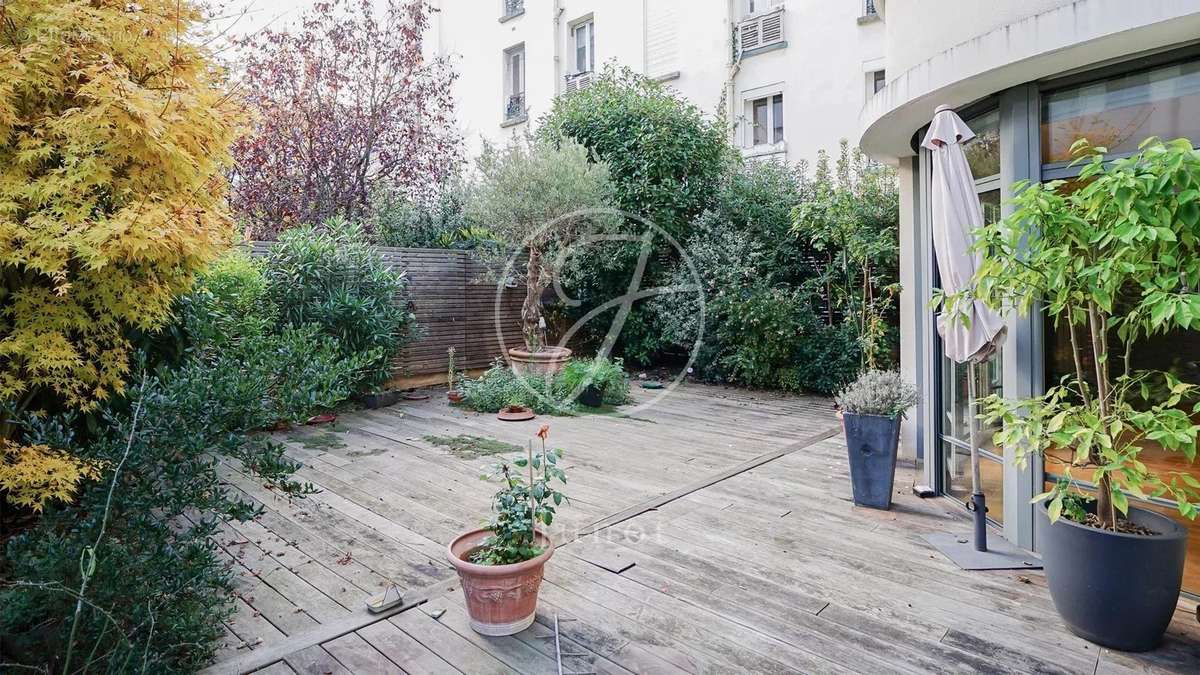 Appartement à PARIS-14E