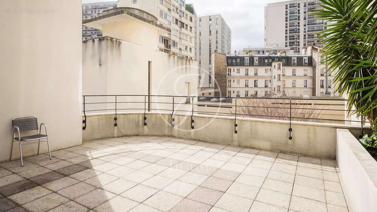 Appartement à PARIS-14E