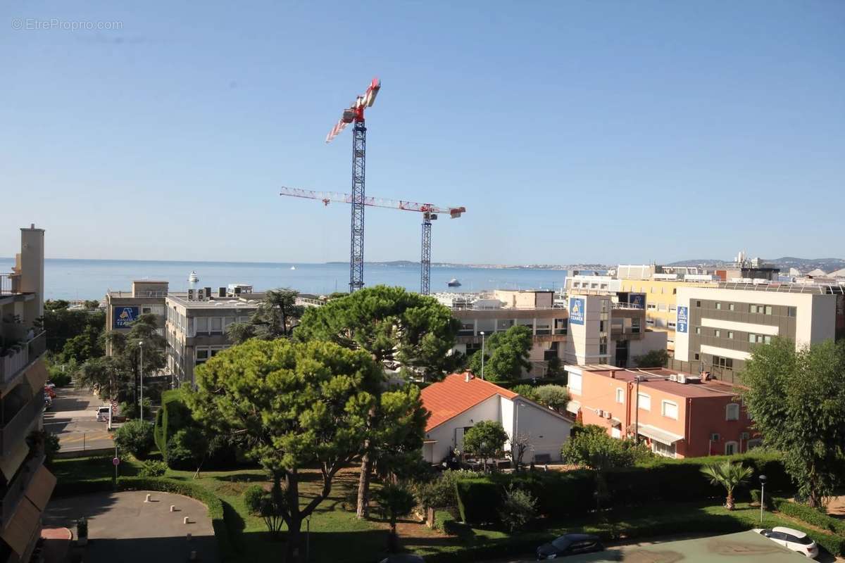 Appartement à SAINT-LAURENT-DU-VAR