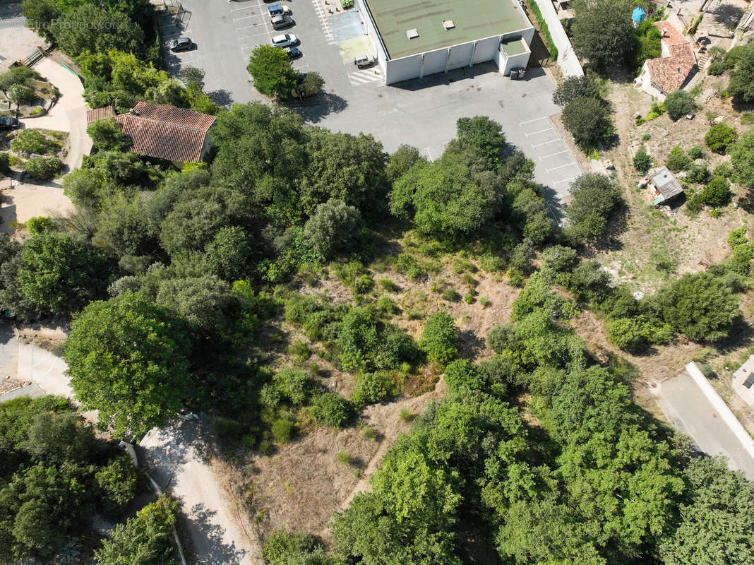 Terrain à BARJOLS