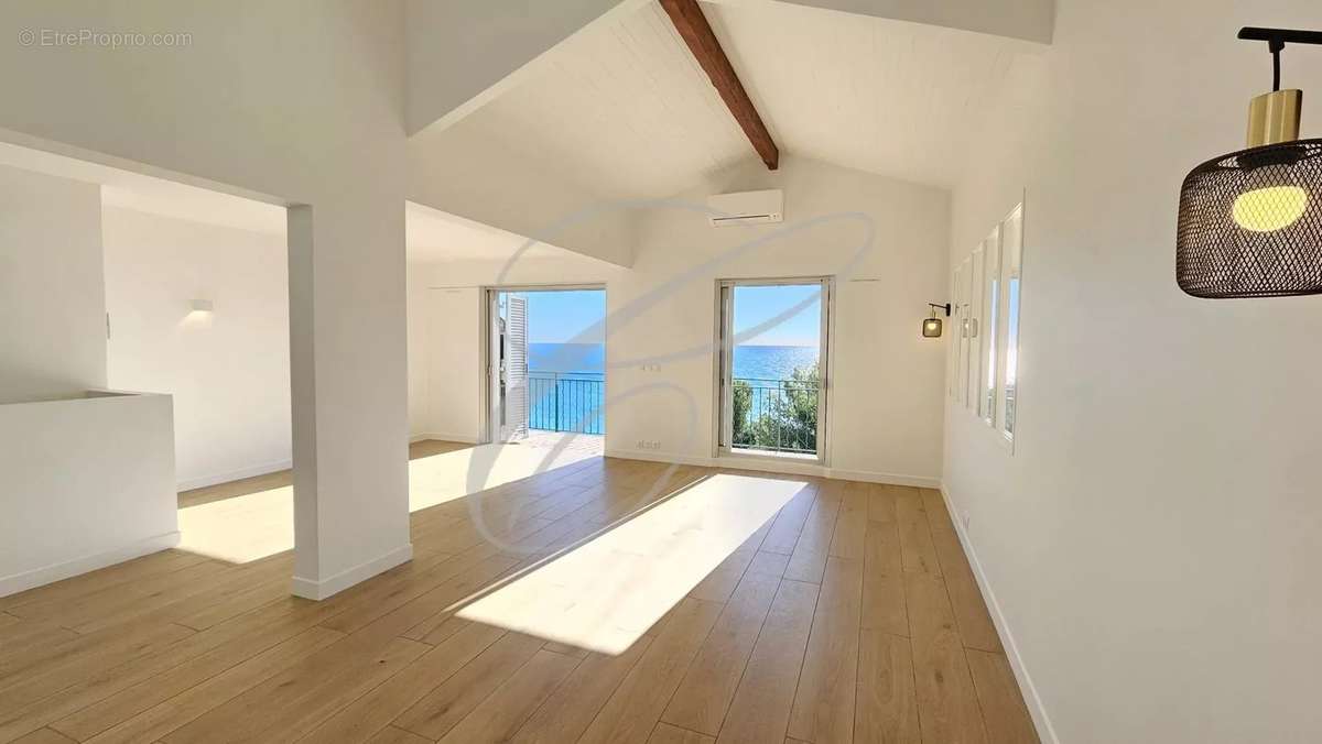 Appartement à ROQUEBRUNE-CAP-MARTIN