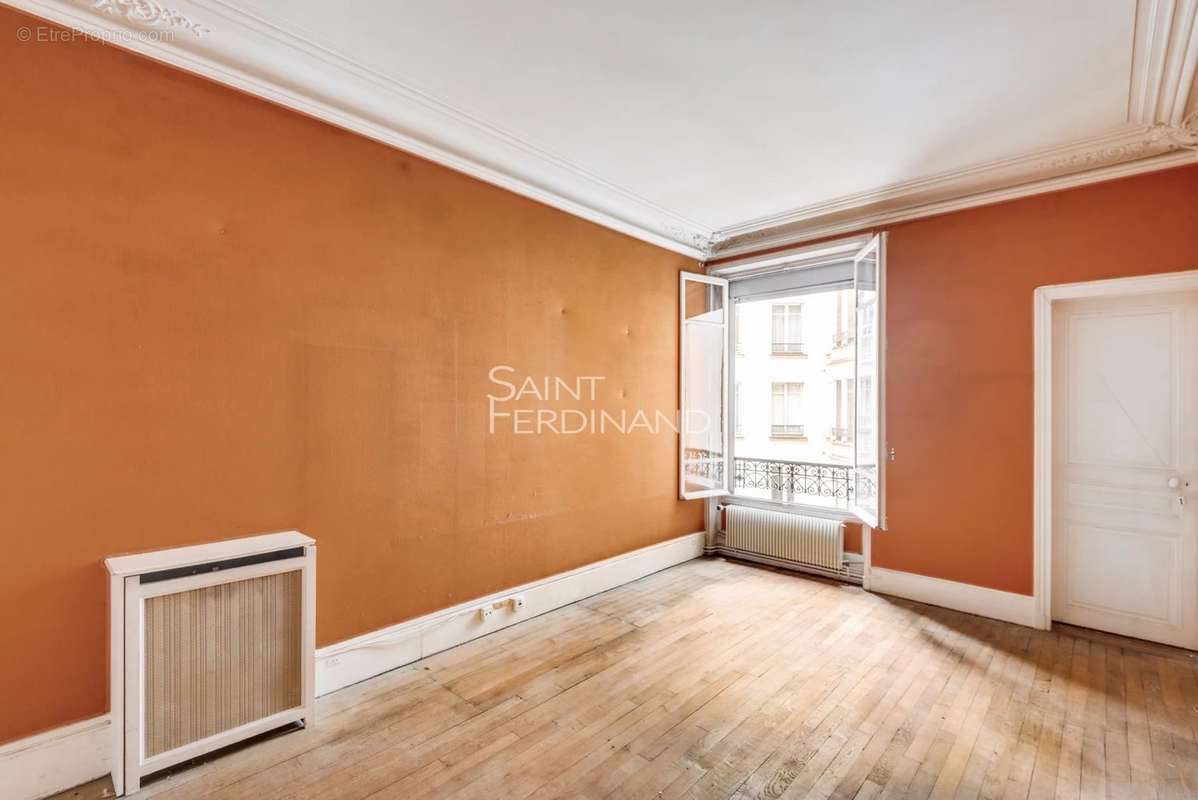 Appartement à PARIS-17E