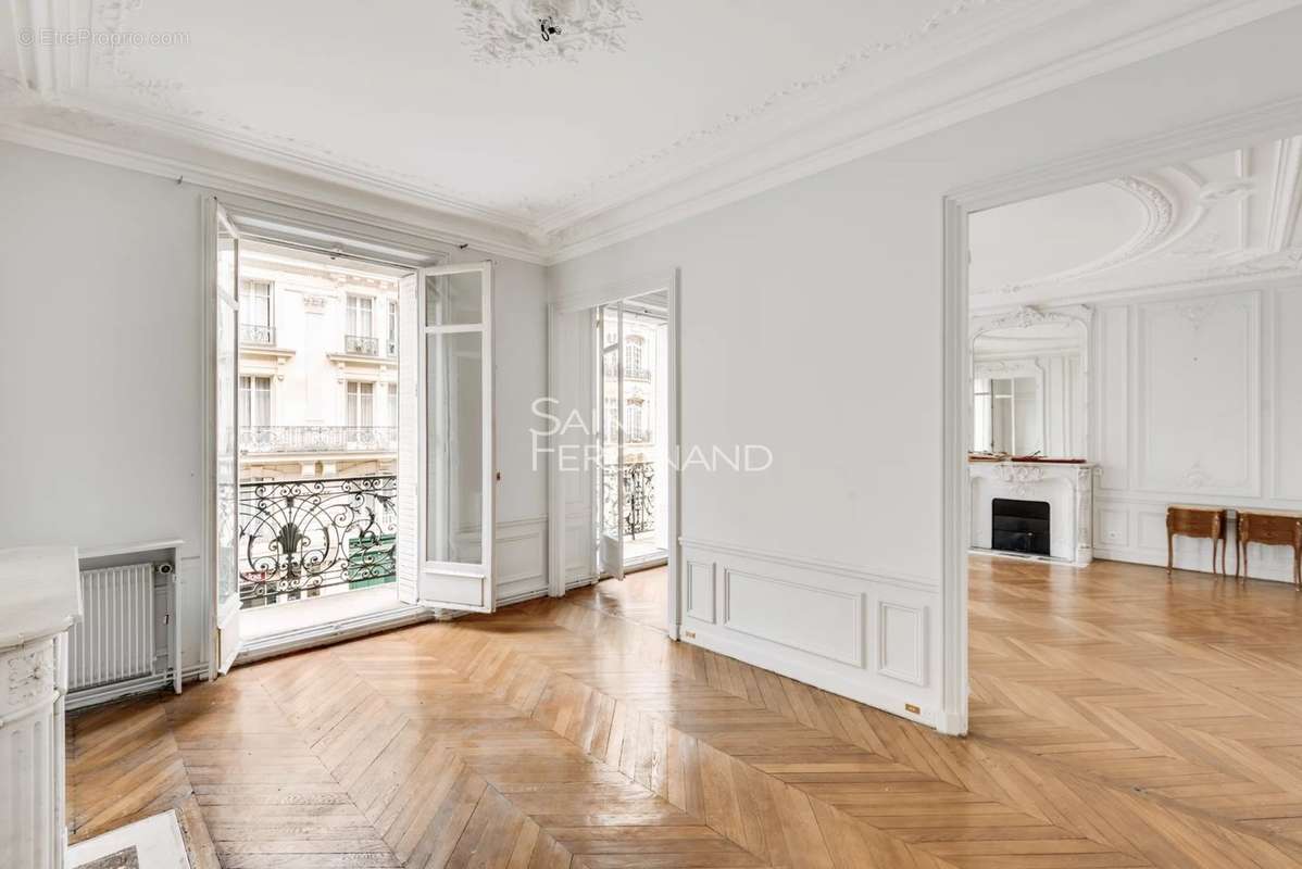 Appartement à PARIS-17E