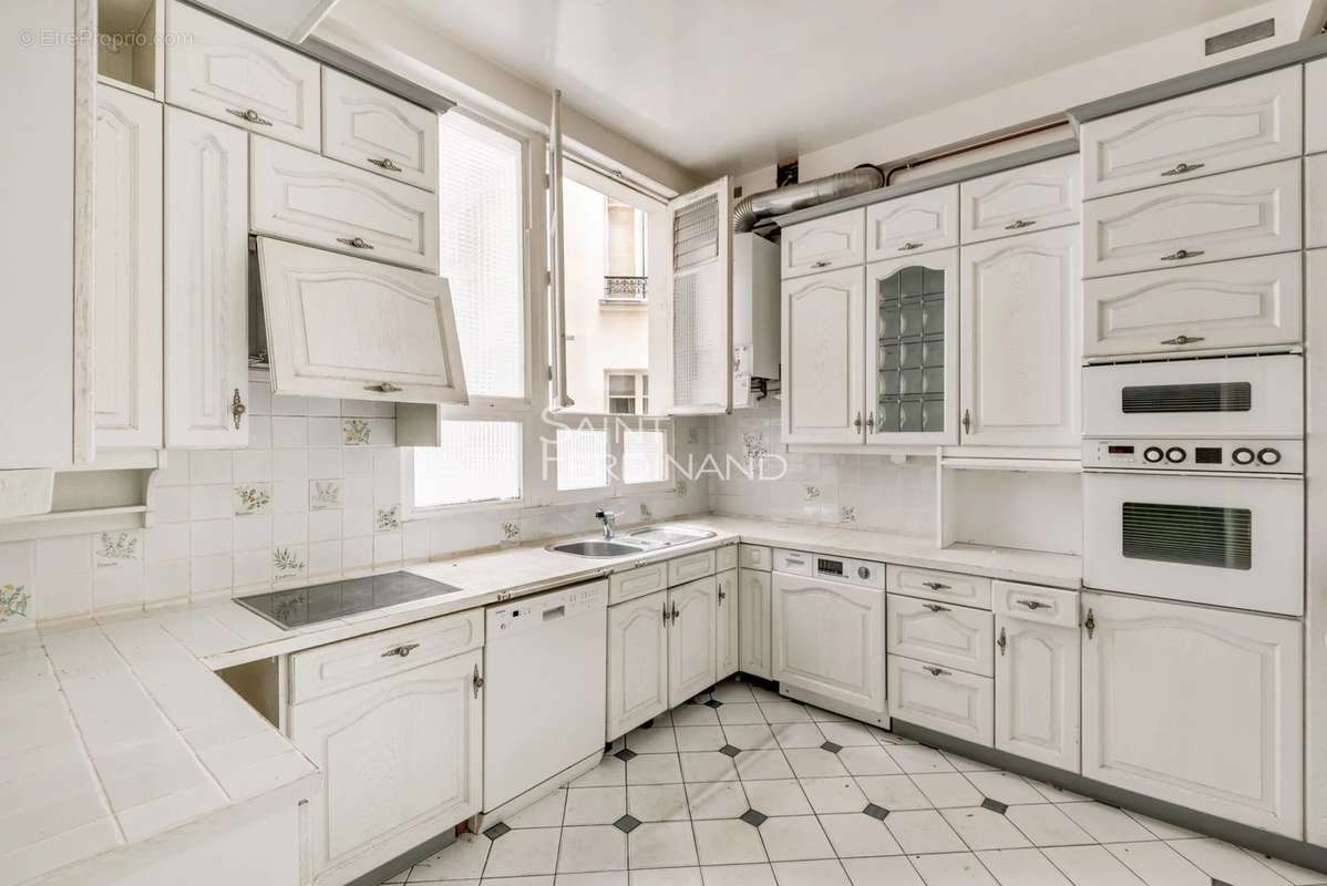 Appartement à PARIS-17E