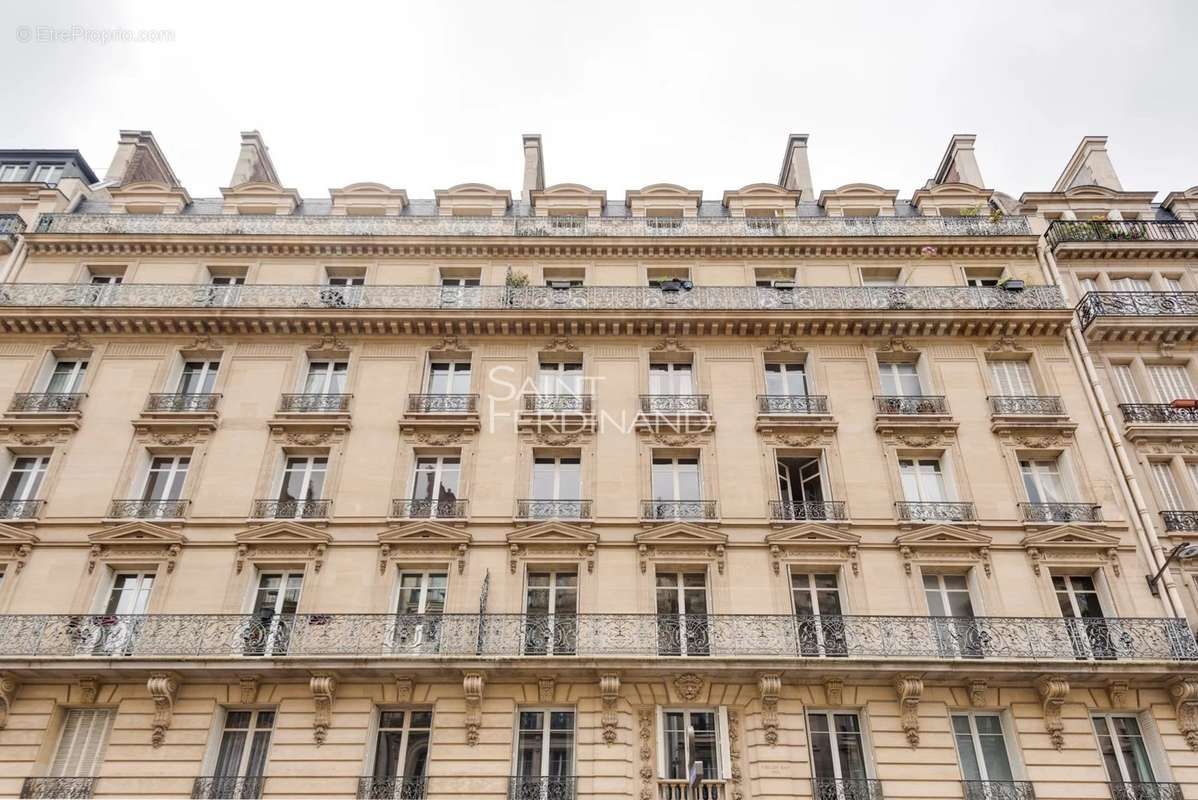 Appartement à PARIS-17E