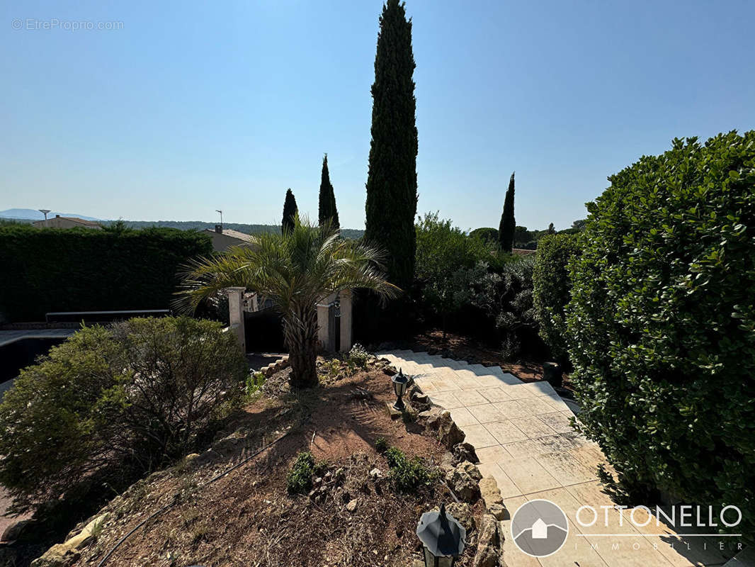 Maison à ROQUEBRUNE-SUR-ARGENS