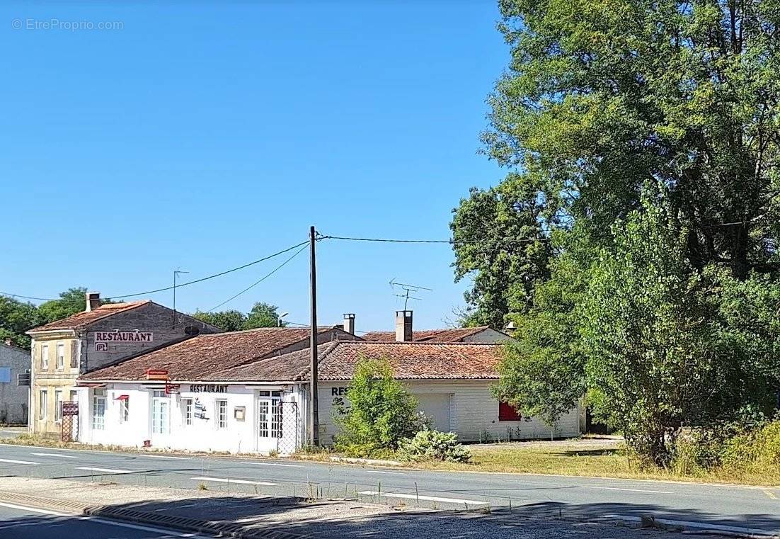 Appartement à SAINT-GEORGES-DES-COTEAUX