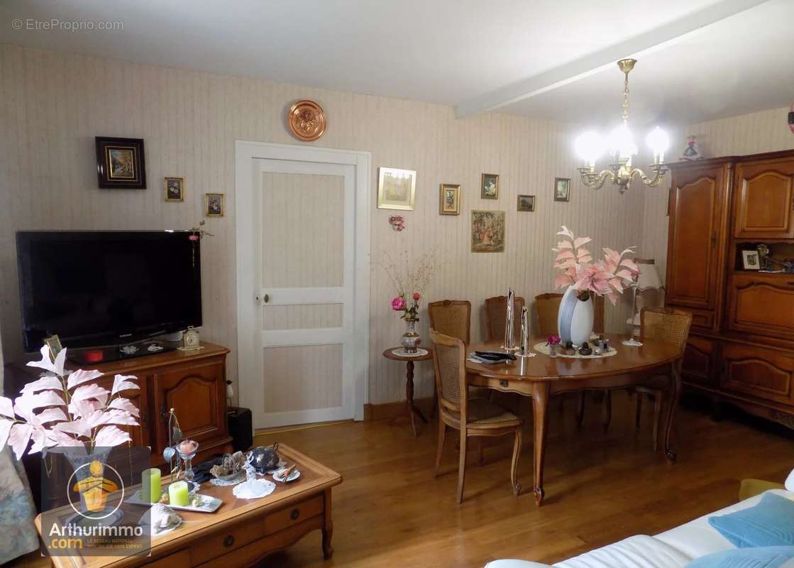 Appartement à MAUZE-SUR-LE-MIGNON