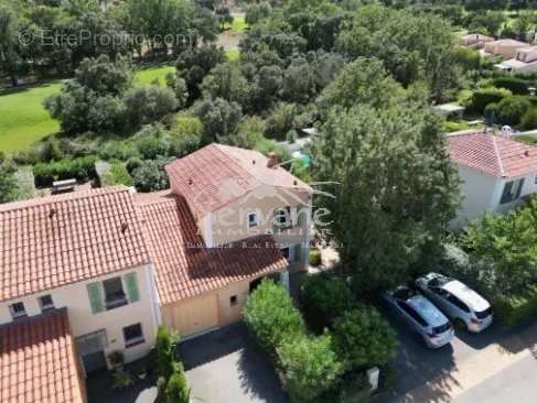 Maison à ROQUEBRUNE-SUR-ARGENS