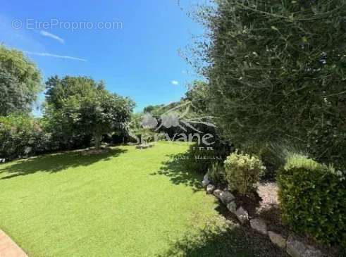 Maison à ROQUEBRUNE-SUR-ARGENS