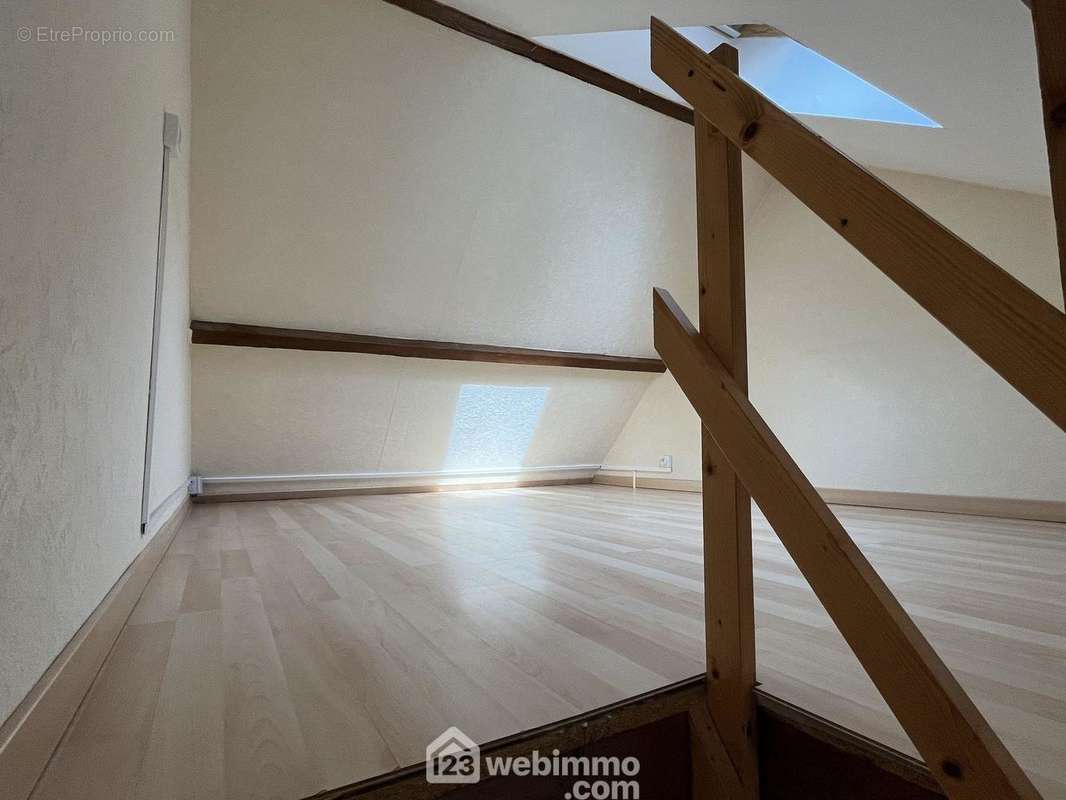 ...ainsi que l&#039;espace mezzanine de la chambre. - Maison à SAINT-FARGEAU-PONTHIERRY