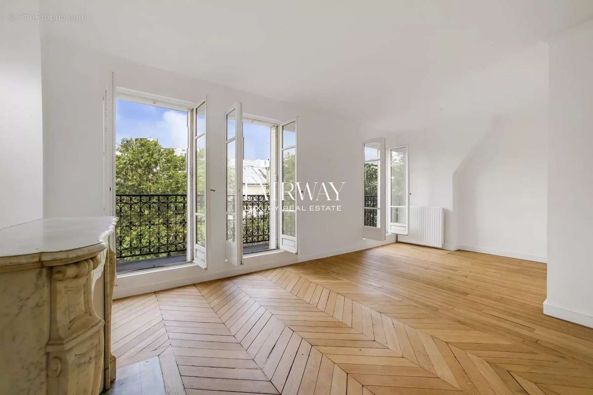 Appartement à PARIS-8E