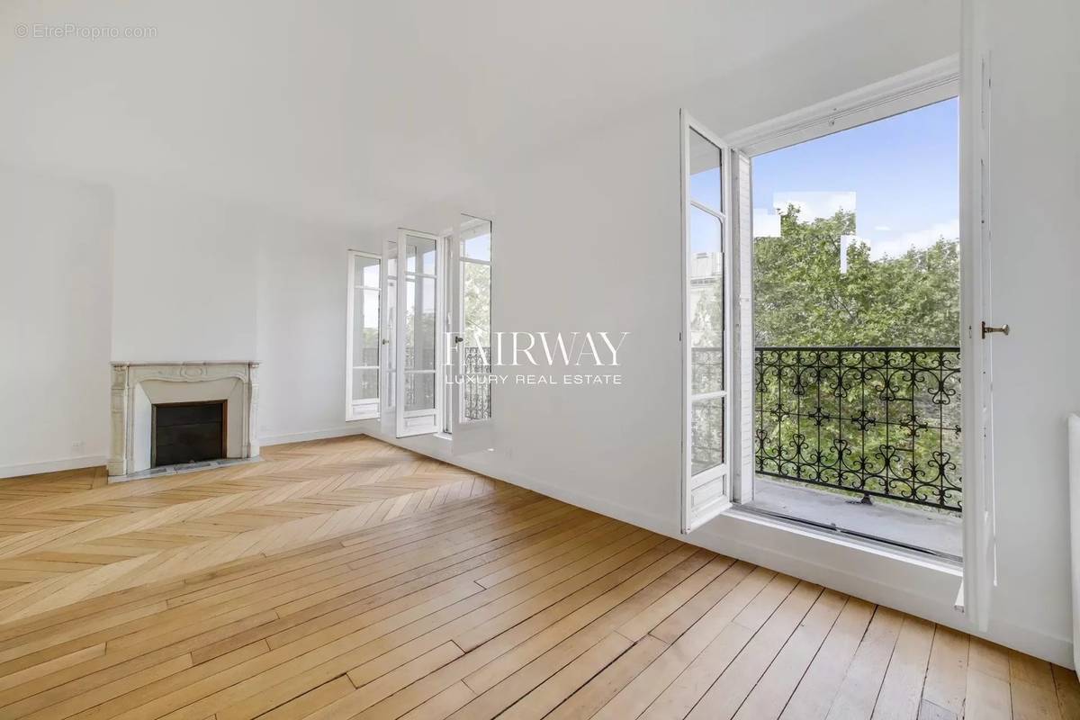 Appartement à PARIS-8E