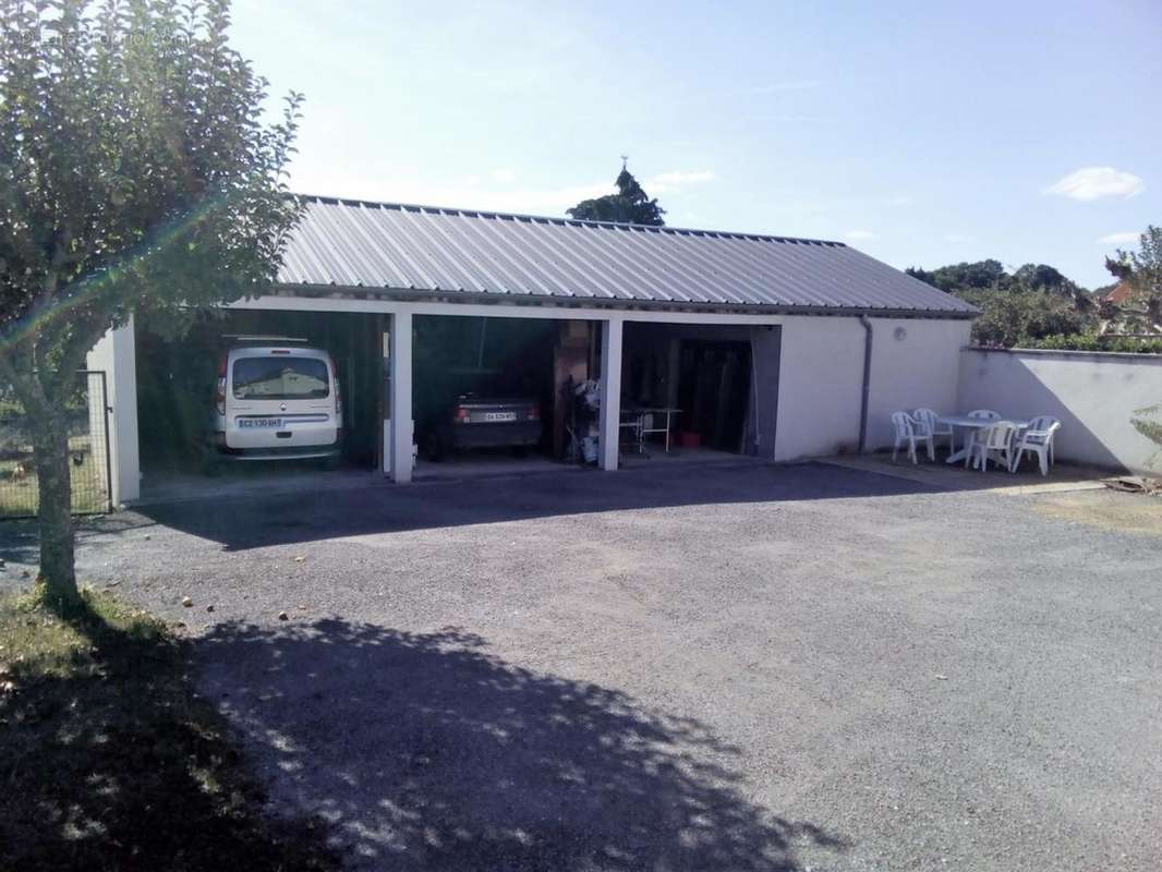 Garage - Maison à LACAPELLE-MARIVAL