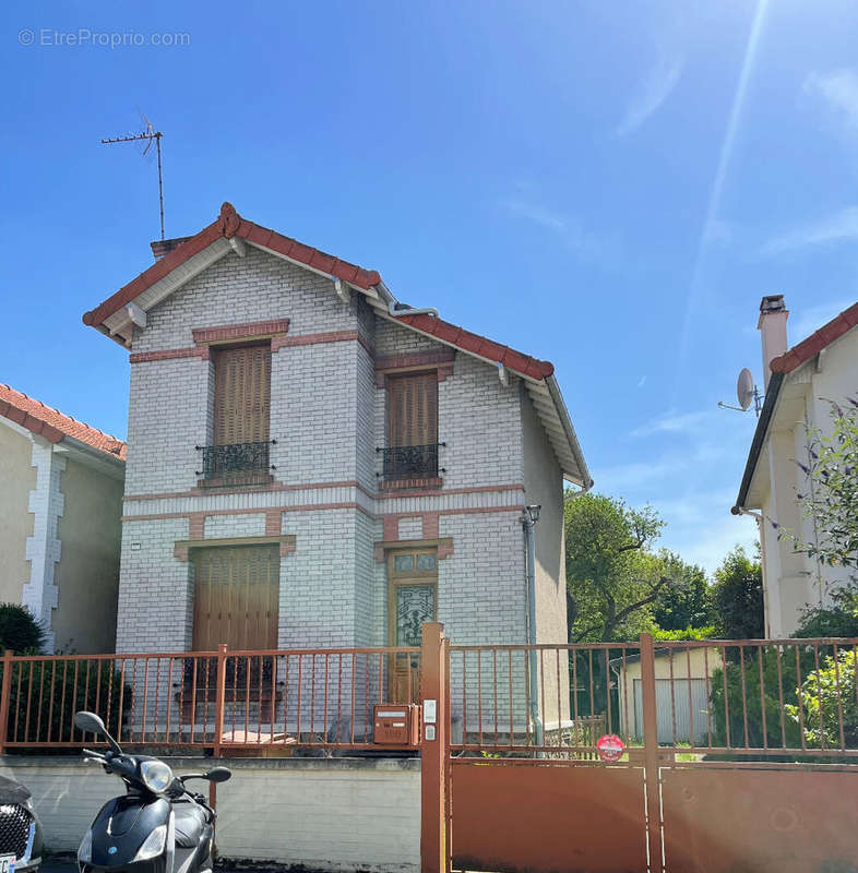 Maison à SARTROUVILLE