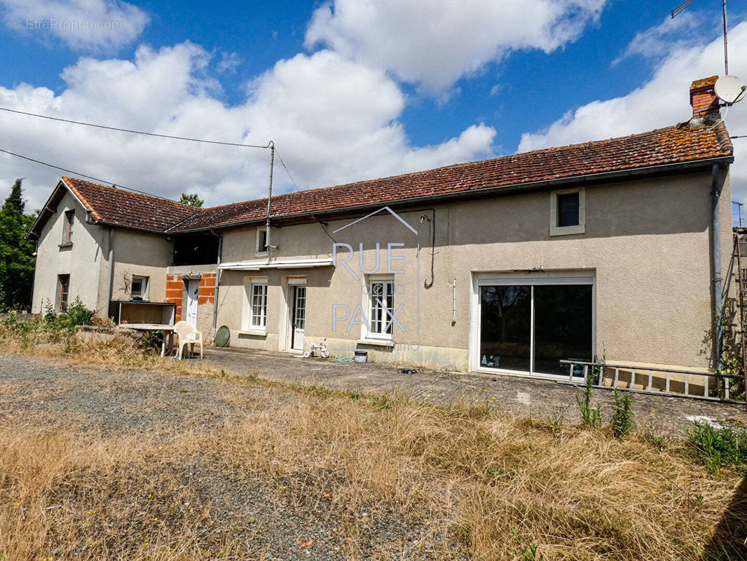 Maison à DOUSSAY