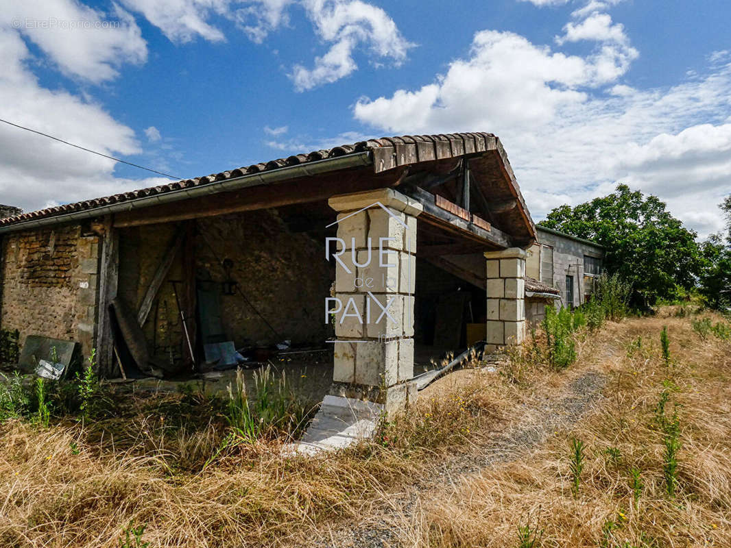 Maison à DOUSSAY