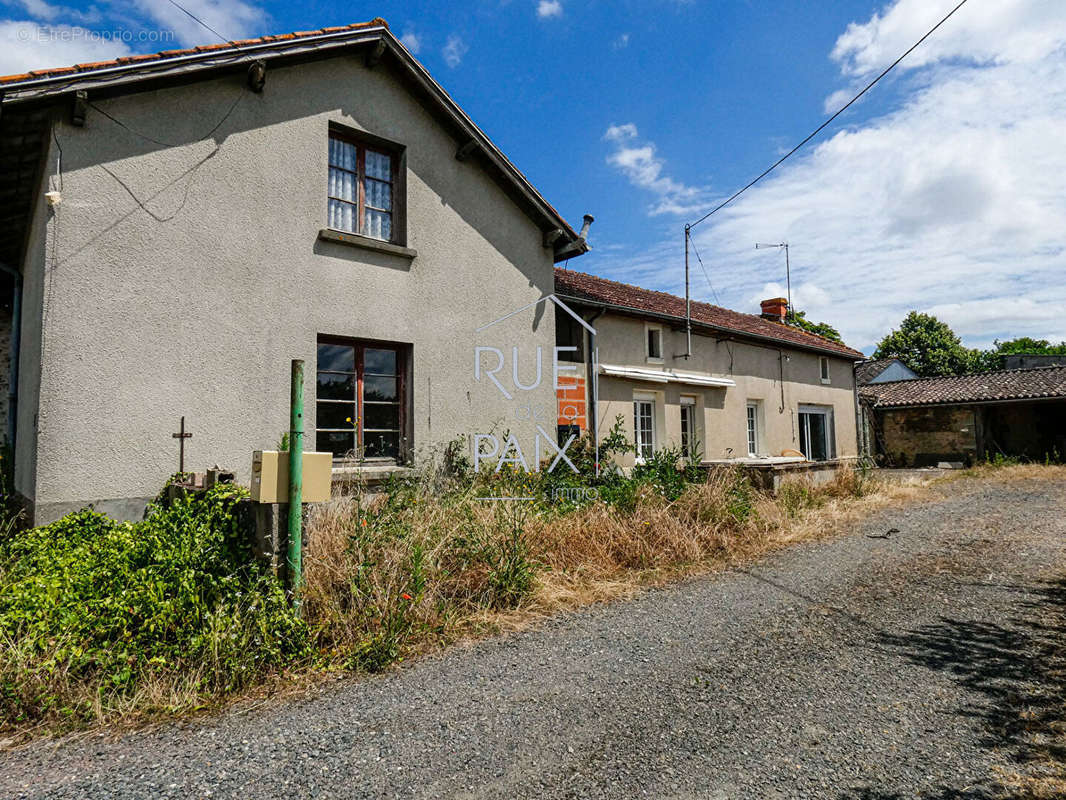 Maison à DOUSSAY