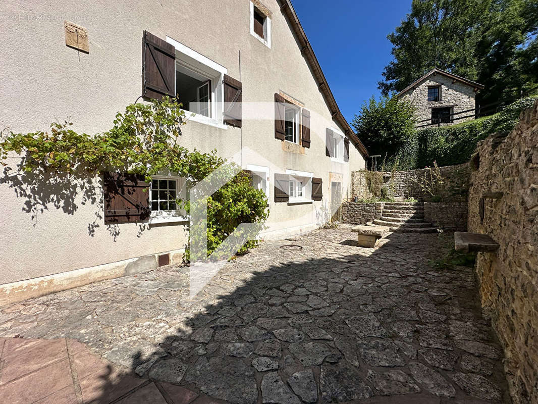 Maison à PERRANCEY-LES-VIEUX-MOULINS